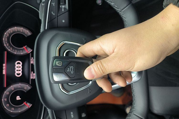 奥迪Q5L 2022款 40T 时尚动感型中控内饰7001