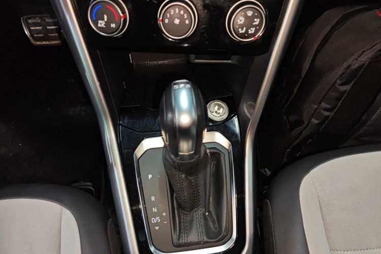 大众 T-ROC探歌 2019款 230TSI DSG两驱R-Line中控内饰18