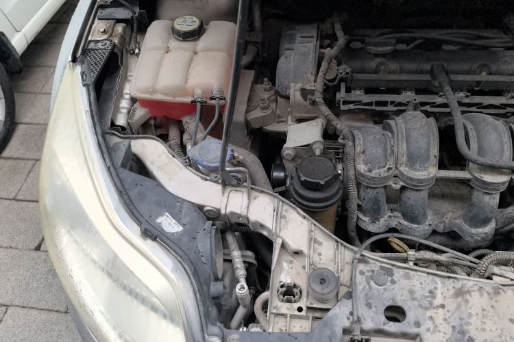 福特 福克斯 2012款 三厢 1.6L 自动风尚型局部细节9003