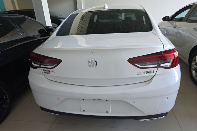 别克 君威 2024款 25T 超享版车身外观6