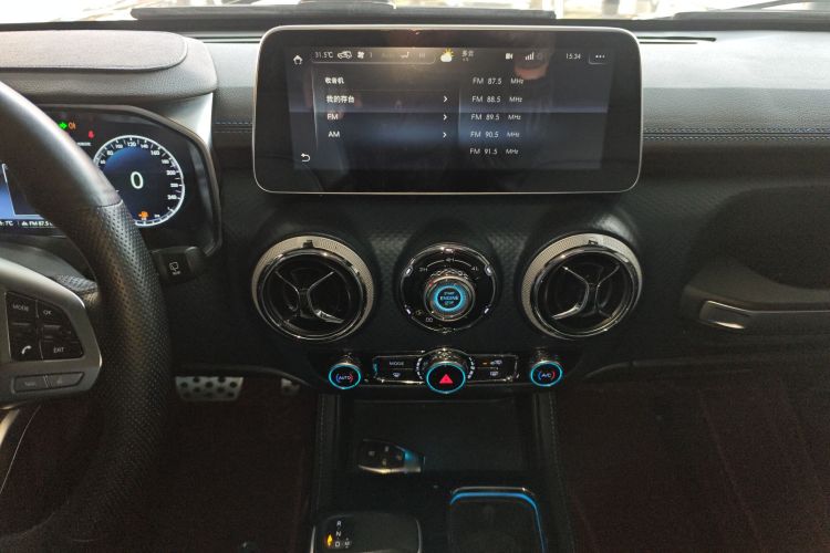 北京越野 北京BJ40 2020款 2.0T 自动四驱城市猎人版侠客型中控内饰16