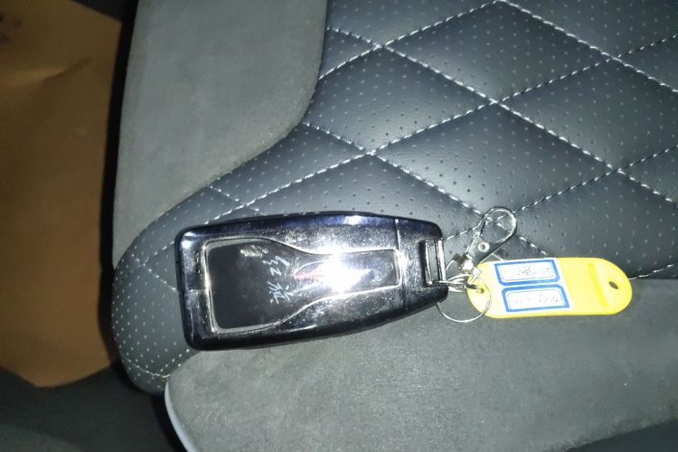 红旗HS5 2019款 2.0T 智联旗享版中控内饰11