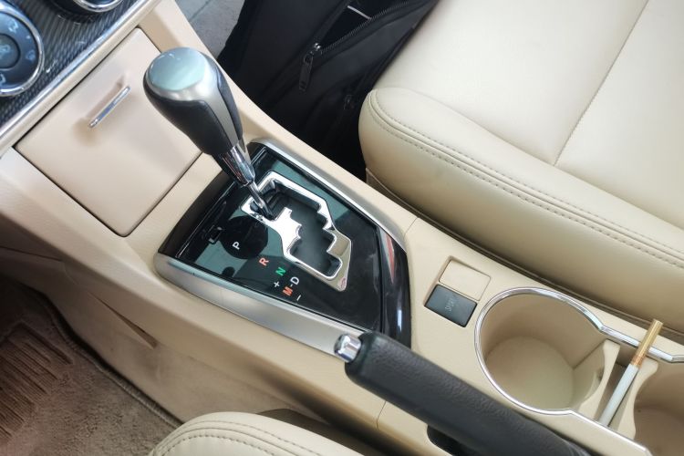 丰田 卡罗拉 2014款 1.6L CVT GL-i中控内饰18