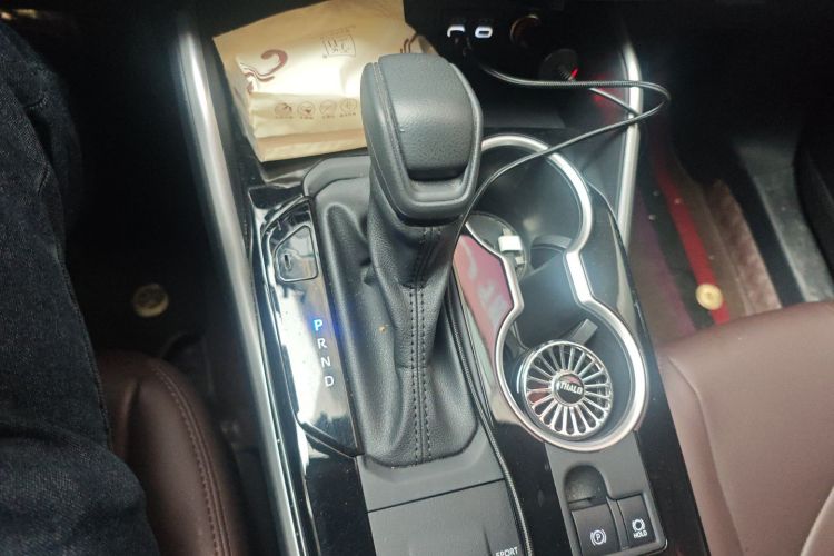 丰田 汉兰达 2023款 2.5L智能电混双擎两驱精英版 5座中控内饰18