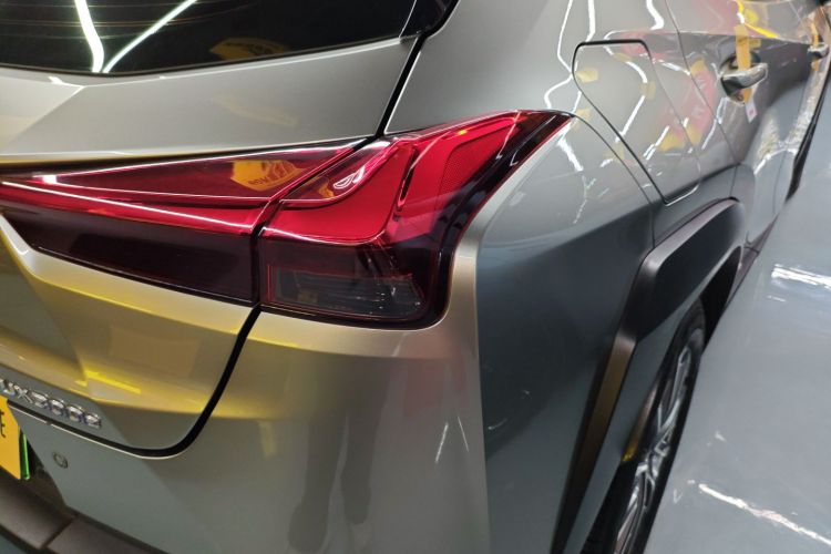 雷克萨斯UX新能源 2020款 300e 纯·悦版车身外观9