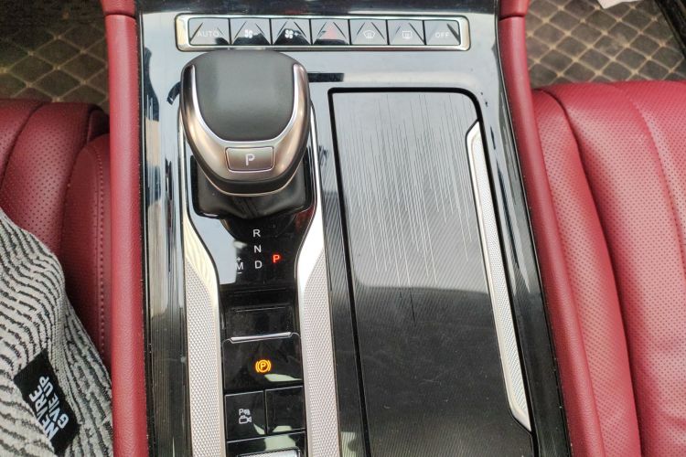 红旗H5 2023款 2.0T 自动智联旗畅版中控内饰18