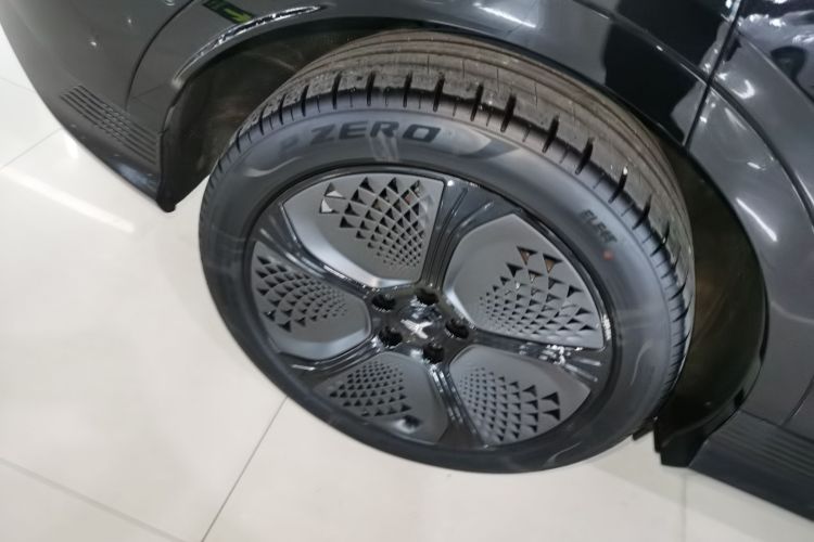 岚图汽车 岚图知音 2024款 四驱全球版车身外观6008