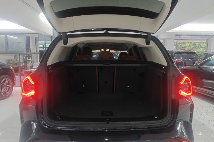 宝马X3 2022款 xDrive30i 领先型 M曜夜套装机舱底盘23