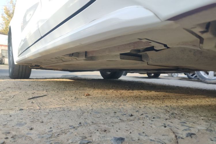 丰田 雷凌 2021款 185T CVT豪华版局部细节9002