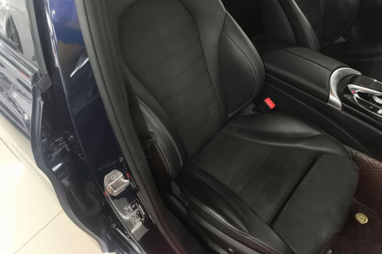 奔驰C级 2018款 C 200 运动版局部细节41