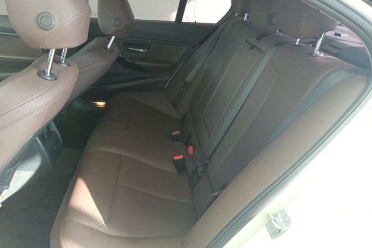 宝马3系 2018款 318i中控内饰21