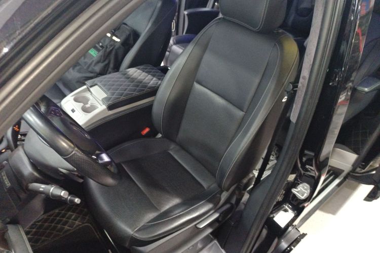 奔驰 威霆 2020款 2.0T 商务版 7座中控内饰19