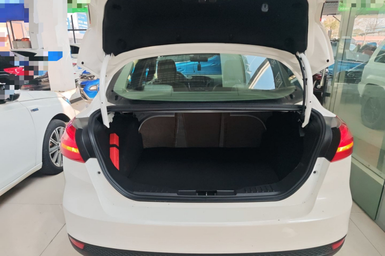 福特 福克斯 2017款 三厢 1.6L 自动舒适型智行版局部细节23