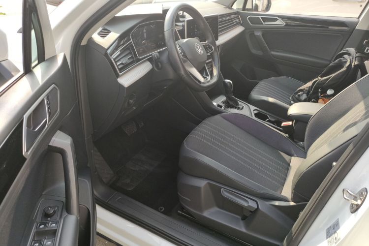 大众 途观L 2023款 330TSI 自动两驱舒享版中控内饰7003