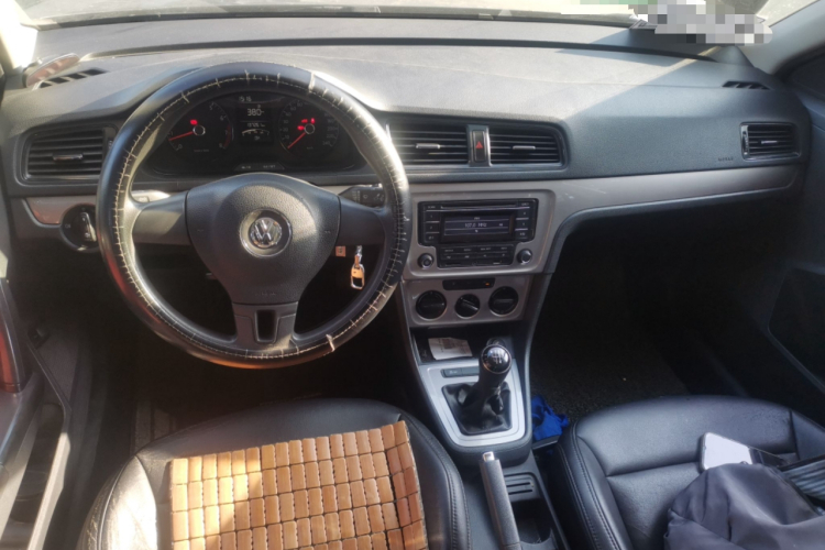 大众 朗逸 2013款 改款经典 1.6L 手动风尚版中控内饰12