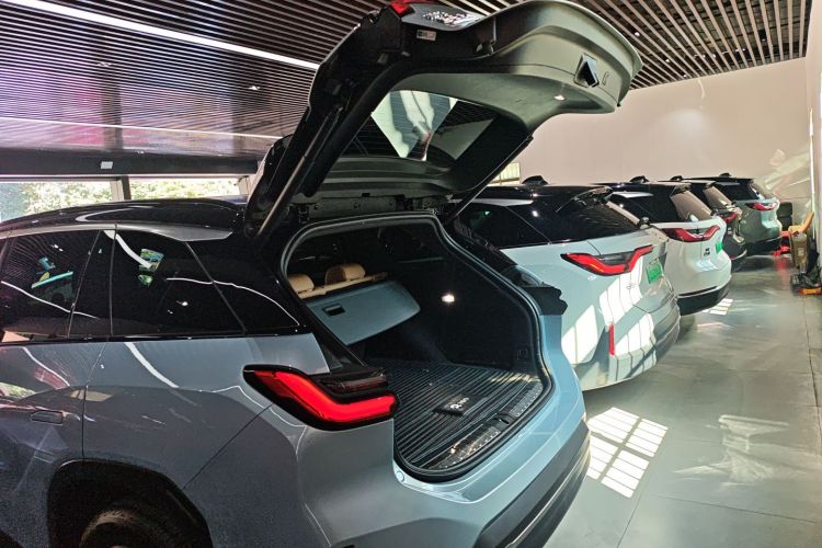 蔚来ES6 2020款 430KM 性能版机舱底盘23