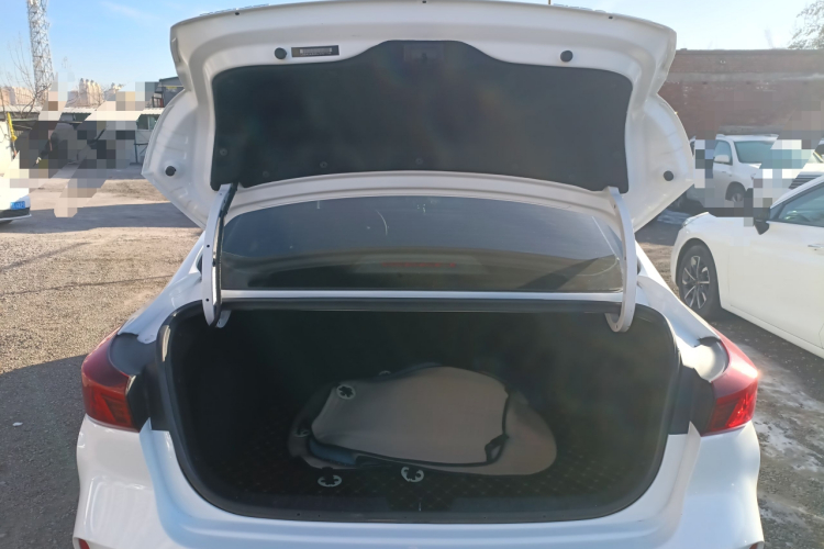 长安 逸动 2020款 PLUS 1.6L GDI 手动豪华型机舱底盘23