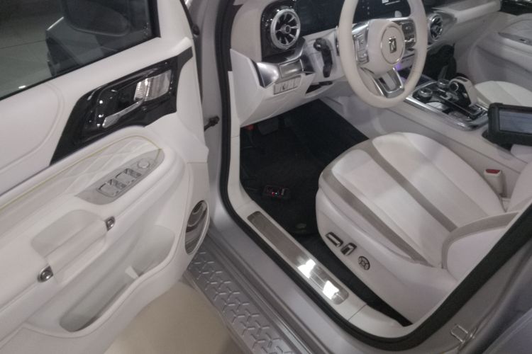 超境汽车 共创坦克300 2021款 2.0T 赛博坦克中控内饰7003