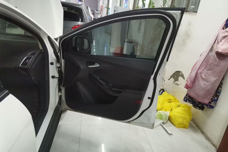 福特 福克斯 2018款 两厢经典 1.6L 自动风尚型智行版中控内饰42