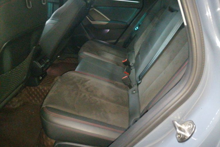 奥迪Q3 2022款 40 TFSI RS套件燃速型中控内饰7004