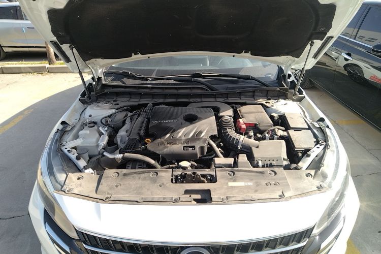 日产 天籁 2022款 2.0T XL 进享版机舱底盘24