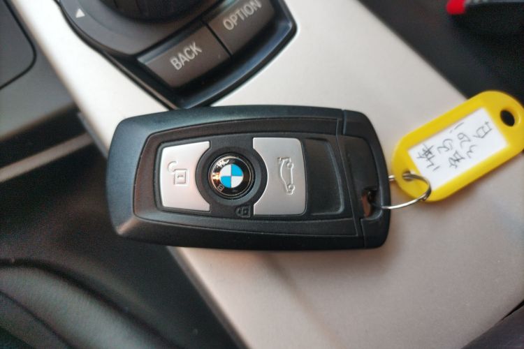 宝马3系 2015款 320i 时尚型中控内饰11