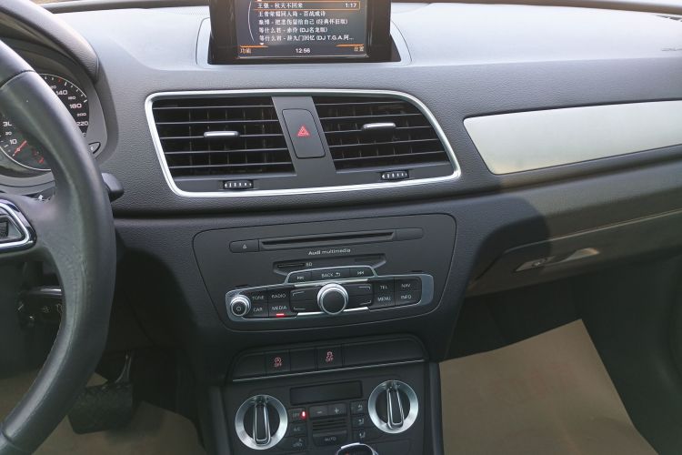 奥迪Q3 2015款 30 TFSI 进取型中控内饰16