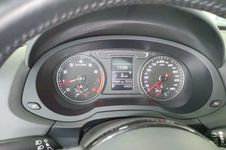 奥迪Q3 2018款 30周年年型 30 TFSI 时尚型中控内饰14