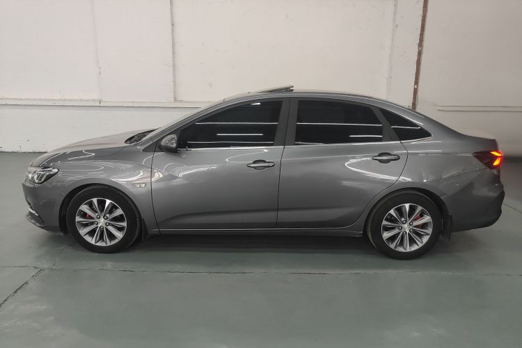 雪佛兰 科鲁泽 2022款 320 自动悦享天窗版车身外观4