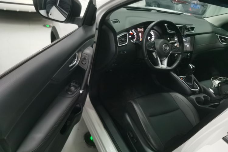 日产 逍客 2019款 2.0L CVT豪华版中控内饰20