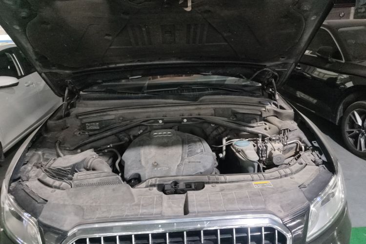 奥迪Q5 2016款 40 TFSI 舒适型机舱底盘24