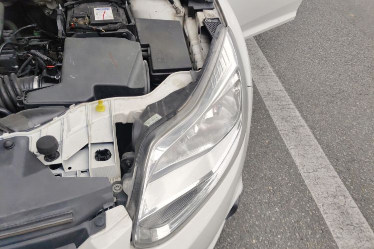 福特 福克斯 2012款 三厢 1.6L 自动舒适型局部细节9007