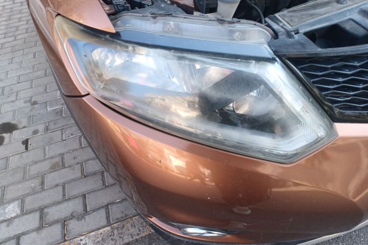 日产 奇骏 2015款 2.0L CVT舒适MAX版 2WD车身外观6006