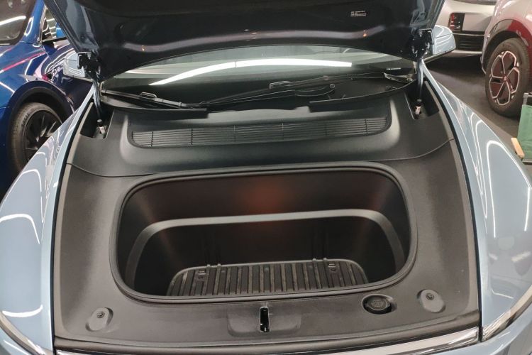 特斯拉 Model Y 2025款 长续航全轮驱动版局部细节24