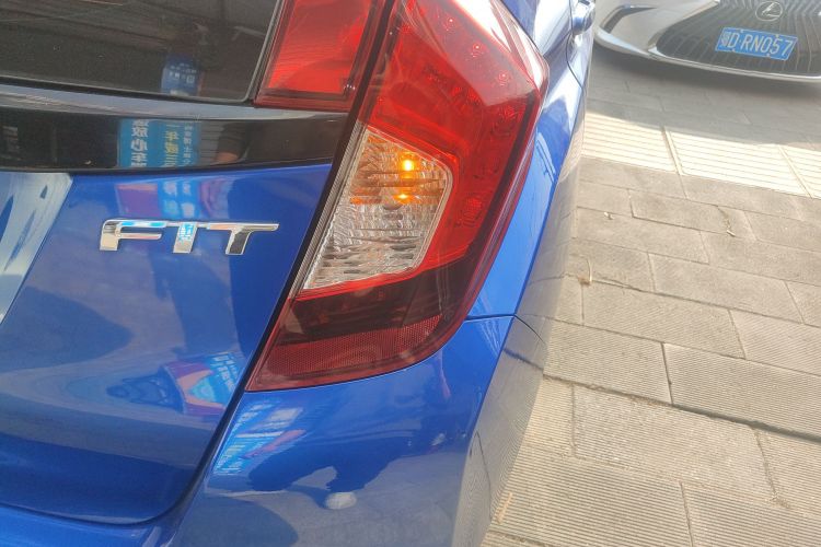 本田 飞度 2018款 1.5L CVT舒适天窗版车身外观9