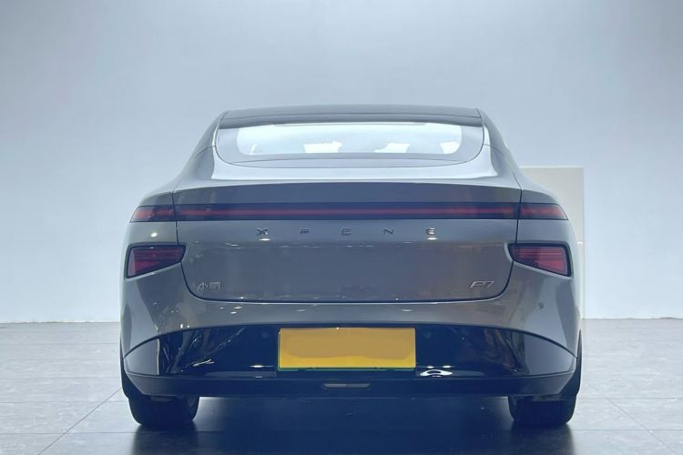 小鹏P7 2022款 480G+车身外观6