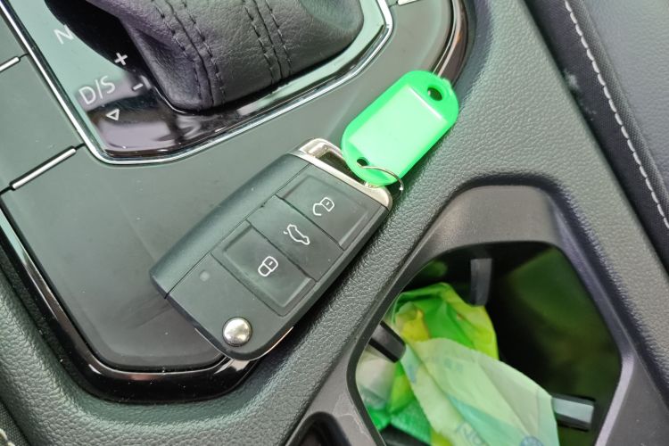 大众 途观L 2020款 330TSI 自动两驱智动豪华版 国VI中控内饰7001