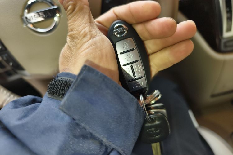 日产 贵士 2015款 3.5L SL中控内饰11