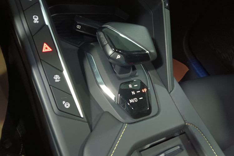 领克06 2023款 Remix 1.5T 劲Halo中控内饰18