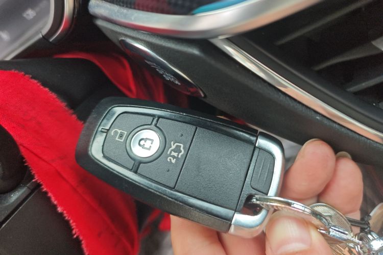 福特 福克斯 2021款 三厢 EcoBoost 180 自动ST Line中控内饰11