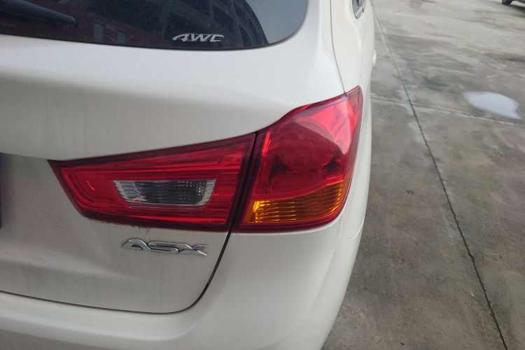 三菱 劲炫ASX 2013款 2.0L CVT四驱旗舰版车身外观9