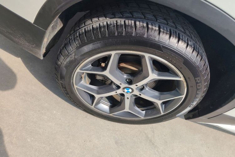 宝马X1 2018款 sDrive18Li 尊享型车身外观6008