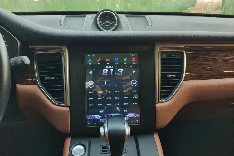 众泰SR9 2017款 2.0T 自动极致之梦版中控内饰16