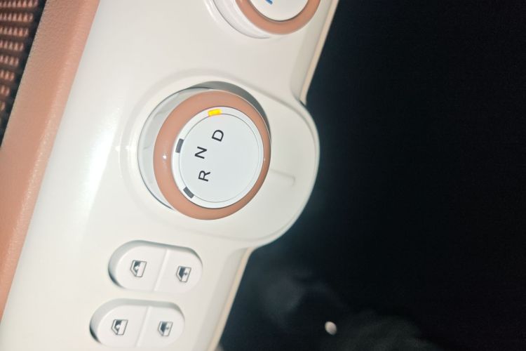 奔腾小马 2026款 222km 炫彩马中控内饰18