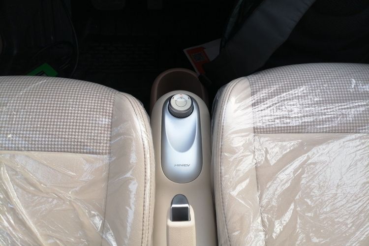 五菱汽车 宏光MINIEV 2025款 四门版 进阶款中控内饰18