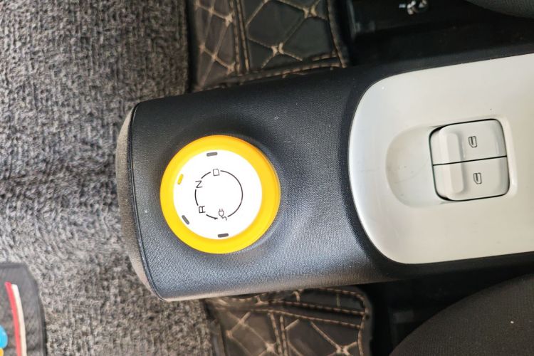 五菱汽车 宏光MINIEV 2024款 第三代 215km 青春版中控内饰18