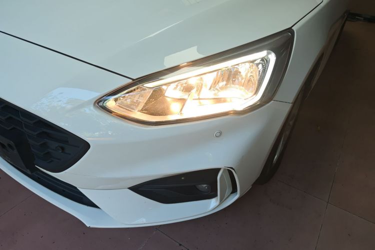 福特 福克斯 2020款 三厢 EcoBoost 180 自动锋潮型局部细节36