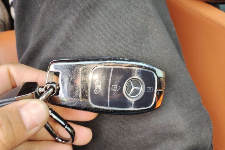 奔驰 威霆 2024款 2.0T 商务版 7座中控内饰11