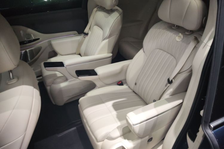 岚图汽车 岚图梦想家 2025款 PHEV 四驱旗舰鲲鹏版中控内饰7004