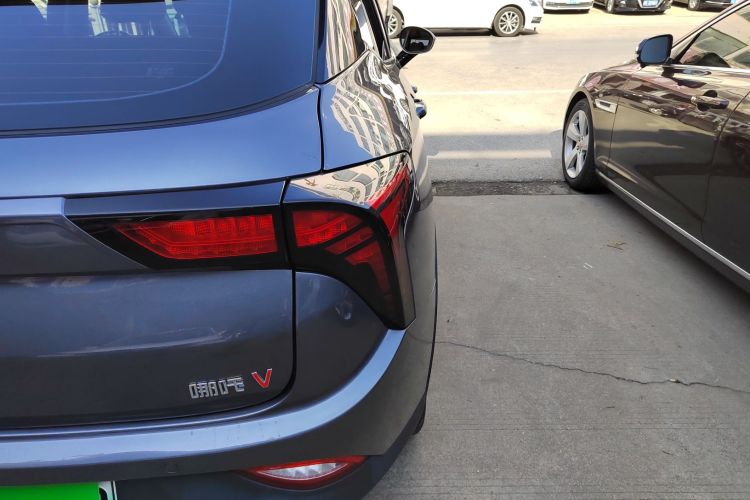 哪吒汽车 哪吒V 2021款 长续航娱乐版升级型车身外观6006